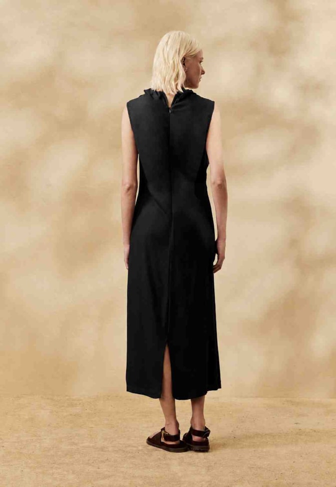 Vestido Midi Liso Gola Degagê