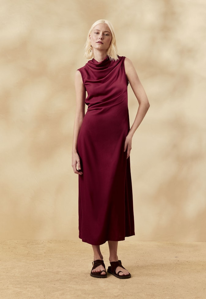 Vestido Midi Liso Gola Degagê