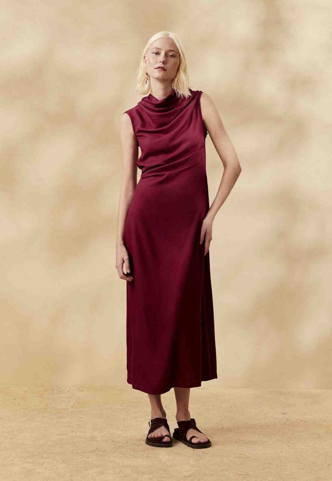 Vestido Midi Liso Gola Degagê