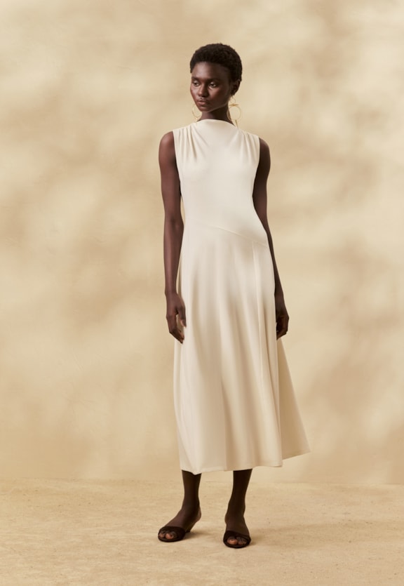 Vestido Midi Liso Golinha  Vista Frontal