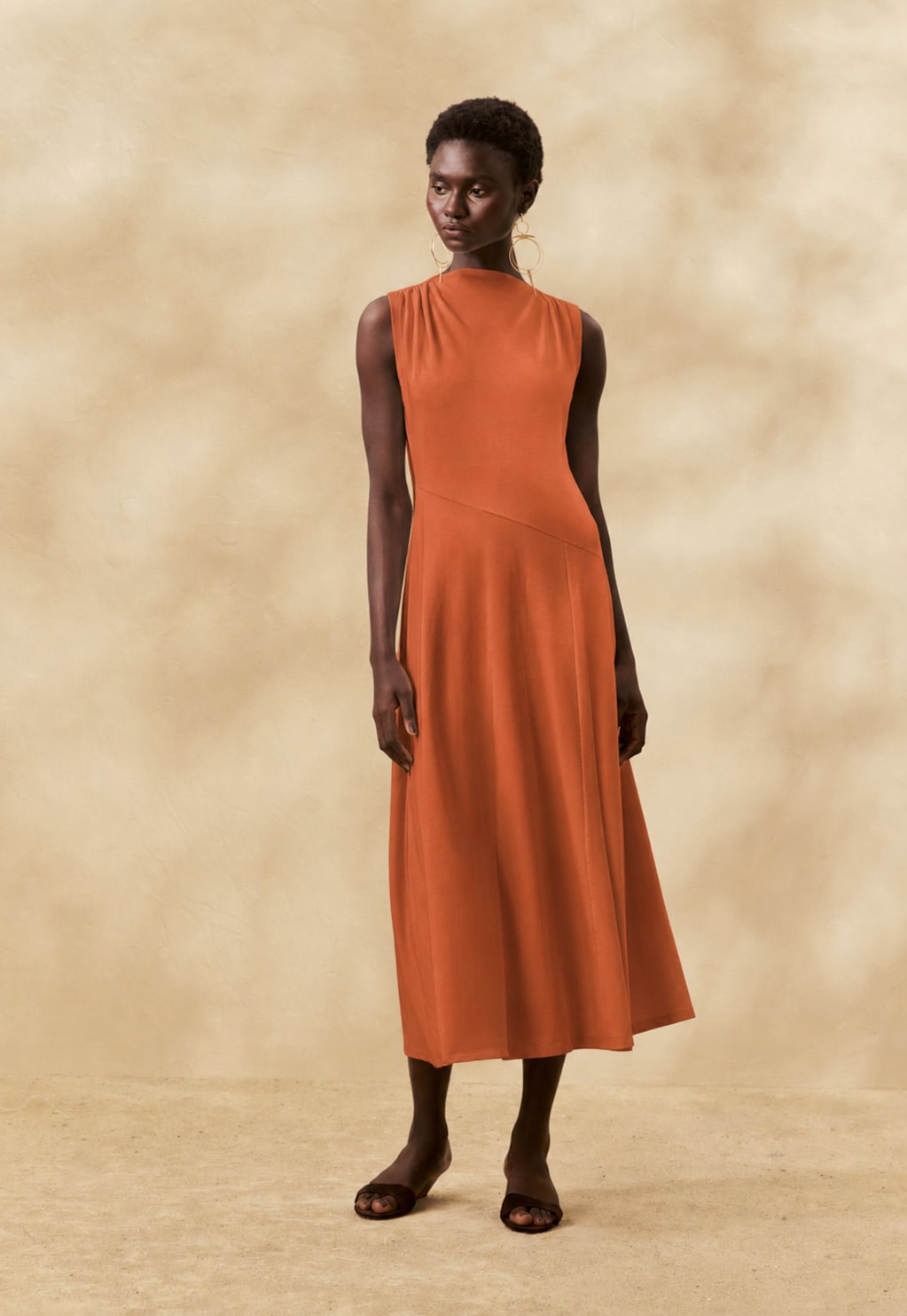 Vestido Midi Liso Golinha 