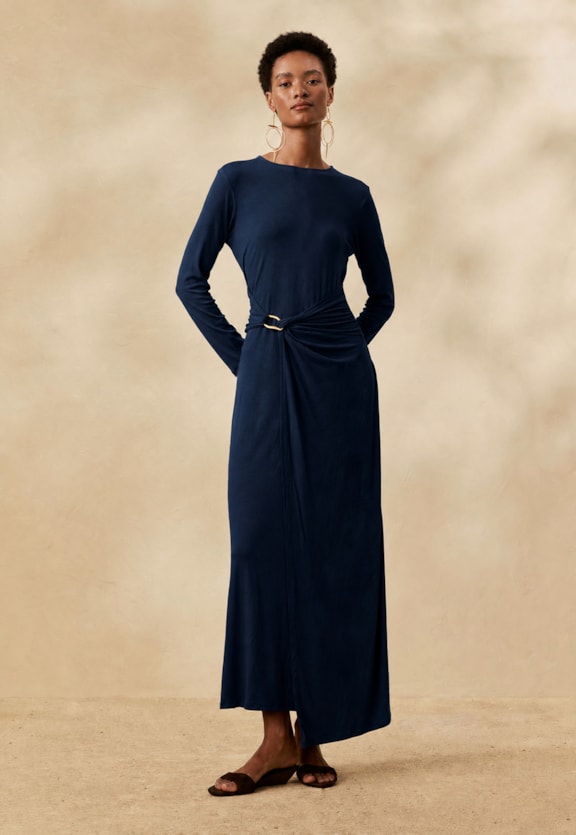 Vestido Midi Liso Manga Longa Vista Frontal