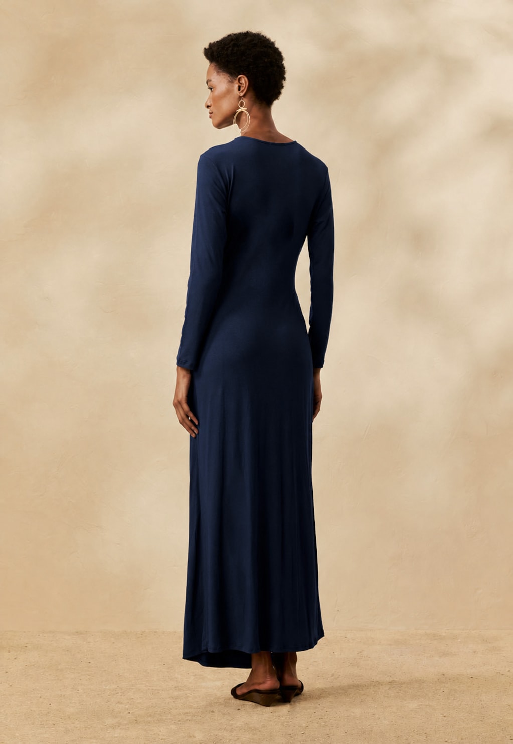 Vestido Midi Liso Manga Longa