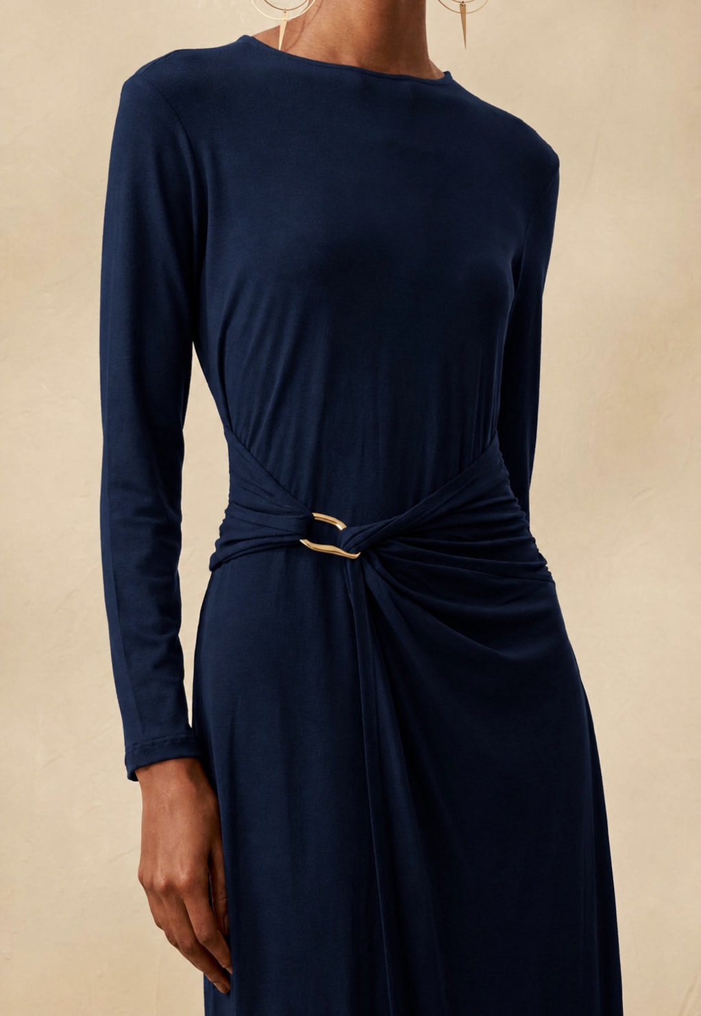 Vestido Midi Liso Manga Longa