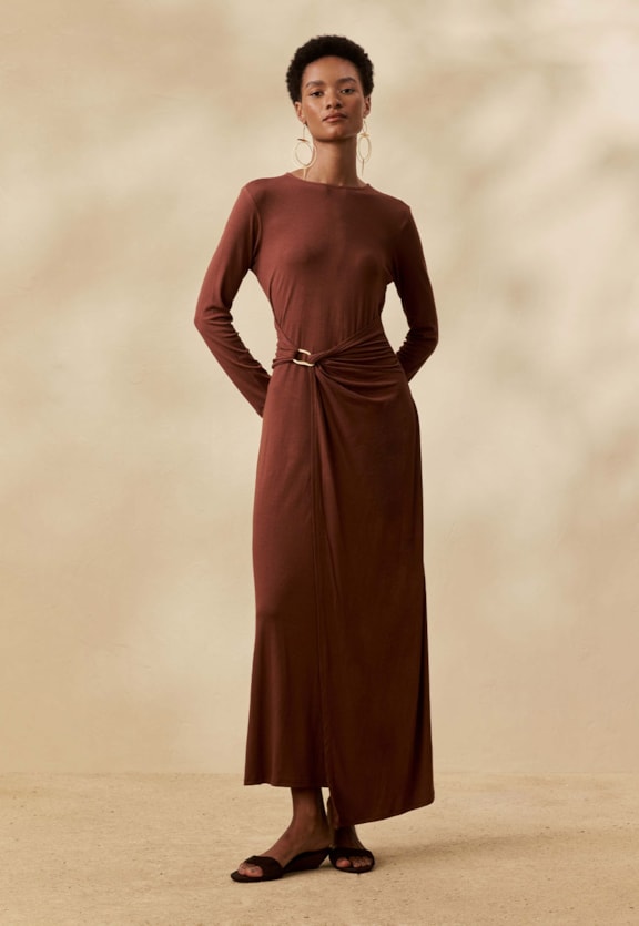 Vestido Midi Liso Manga Longa Vista Frontal