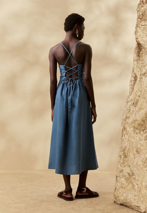 Vestido Midi Liso Pala Virada Vista Traseira