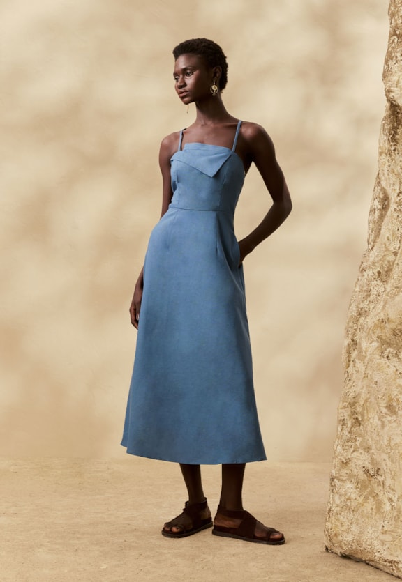 Vestido Midi Liso Pala Virada Vista Frontal
