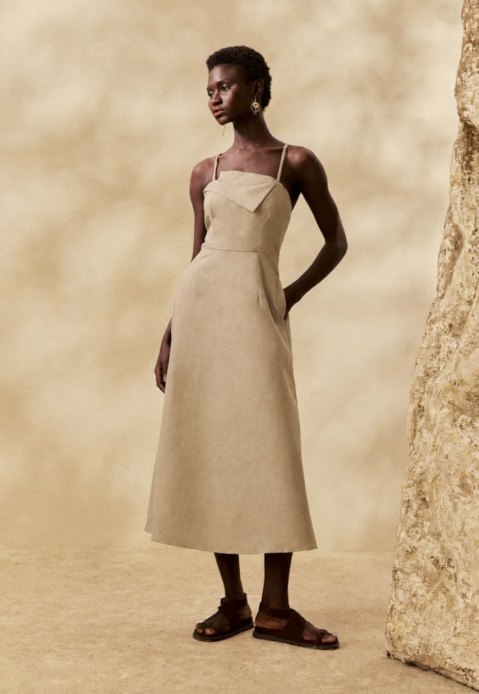 Vestido Midi Liso Pala Virada