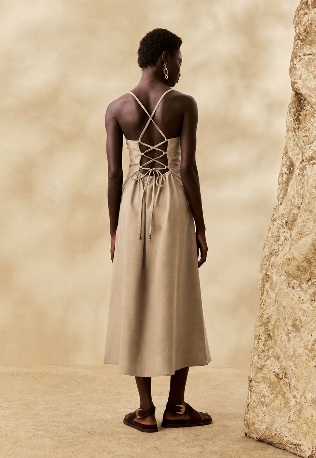 Vestido Midi Liso Pala Virada