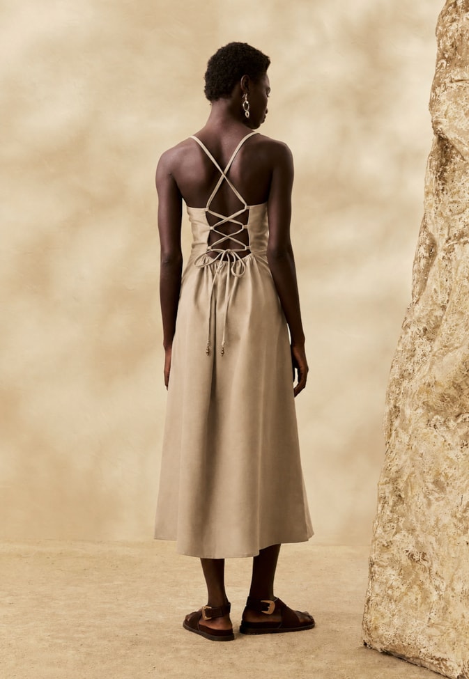 Vestido Midi Liso Pala Virada