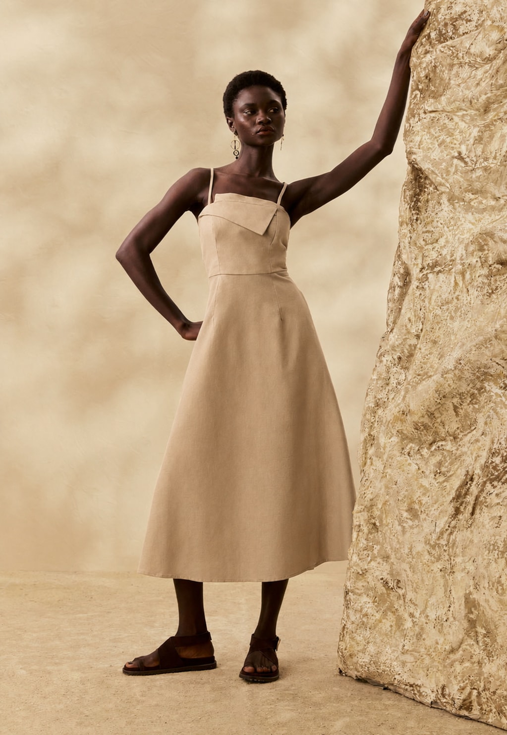 Vestido Midi Liso Pala Virada