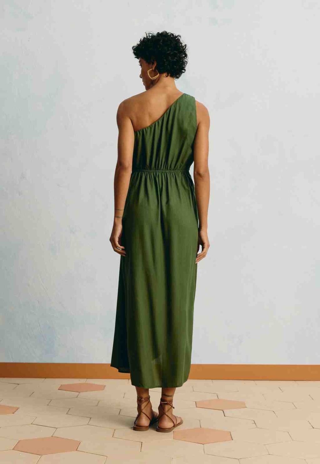Vestido Midi Liso Um Ombro Só Argola