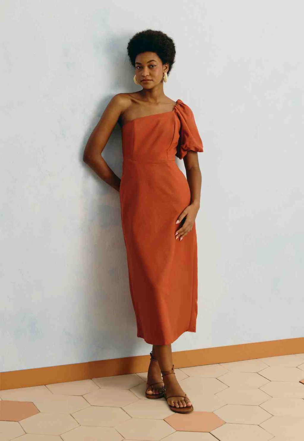 Vestido Midi Liso Um Ombro Só Manga Bufante