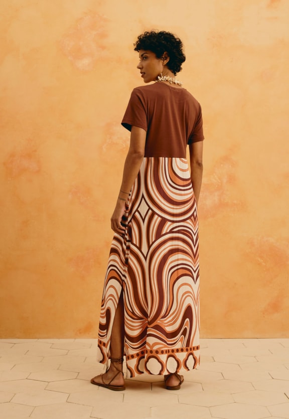 Vestido Midi Mix Estampado Las Murallas Vista Traseira