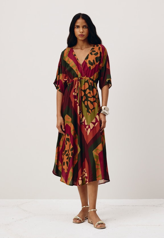 Vestido Midi Mônica Estampado Leon Vista Frontal
