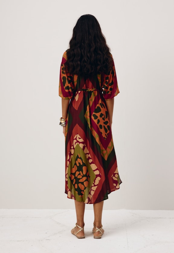 Vestido Midi Mônica Estampado Leon Vista Traseira