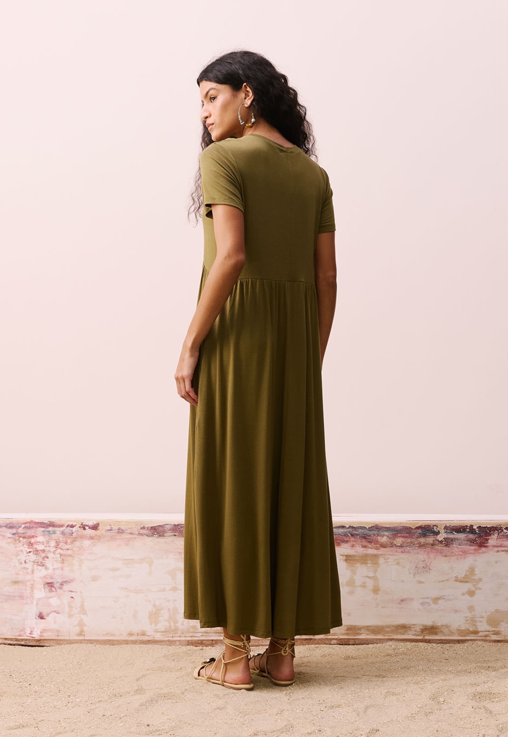 Vestido Midi Recortes