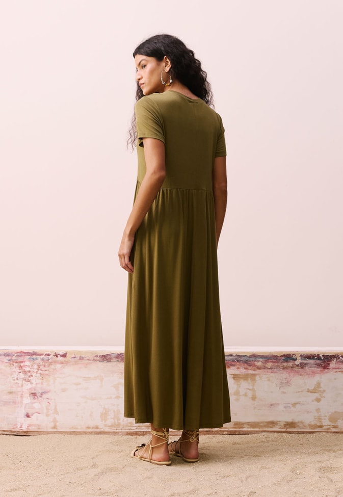 Vestido Midi Recortes