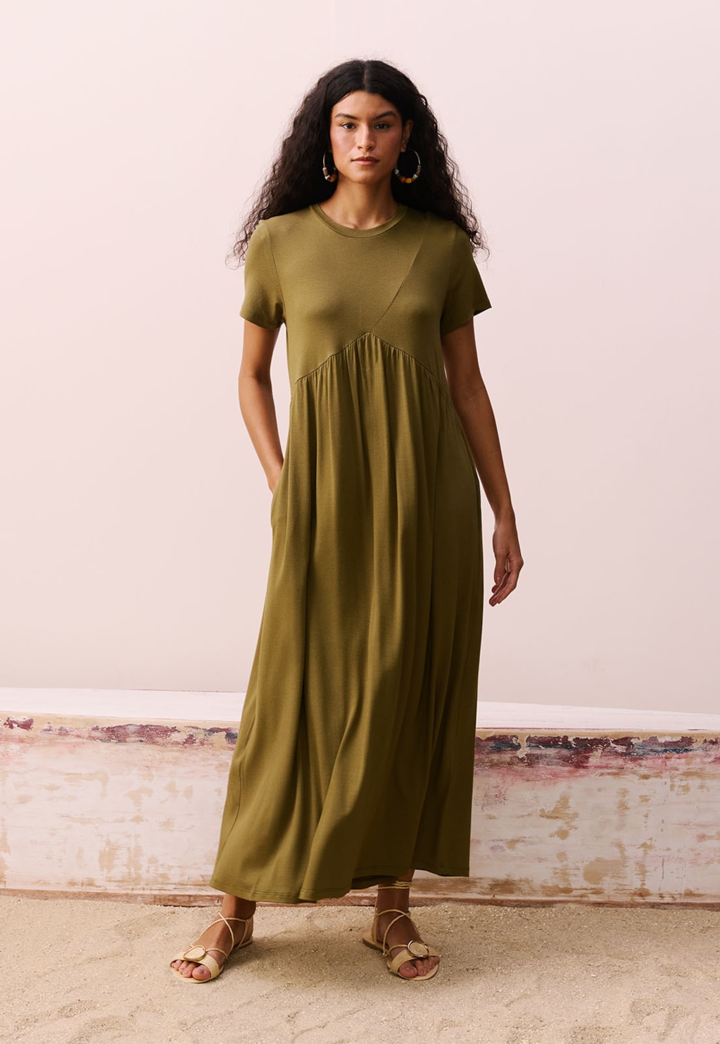 Vestido Midi Recortes