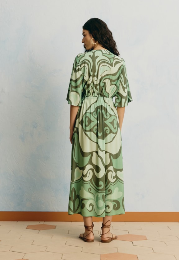 Vestido Midi Transpassado Estampado Nativa Vista Traseira