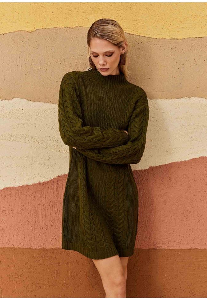 Vestido Midi Tricot Gola Alta e Tranças