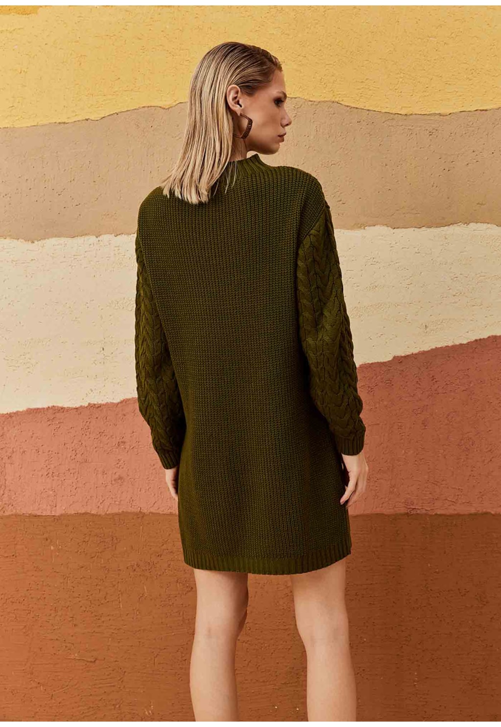 Vestido Midi Tricot Gola Alta e Tranças