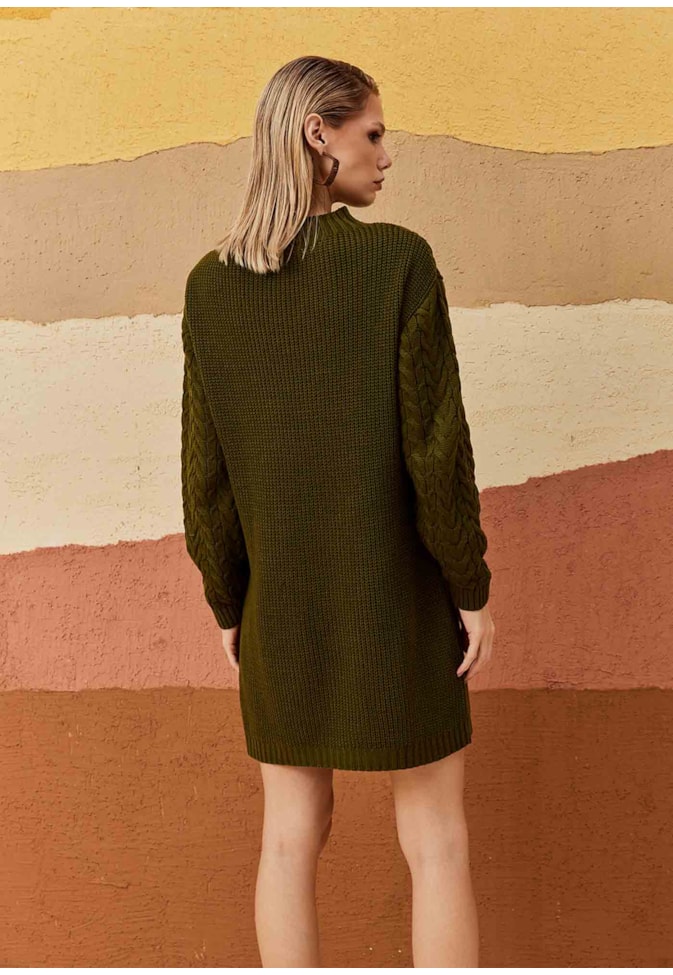 Vestido Midi Tricot Gola Alta e Tranças