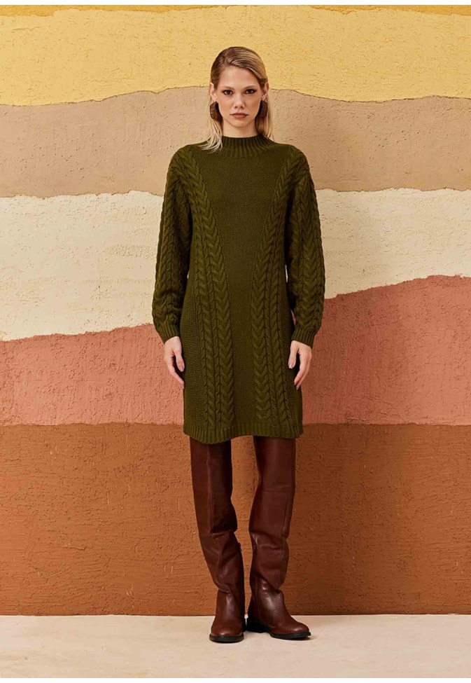 Vestido Midi Tricot Gola Alta e Tranças