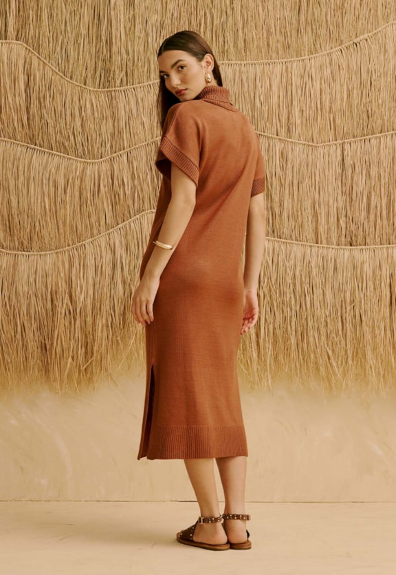 Vestido T-Shirt em Tricot com Gola Alta Vista Traseira