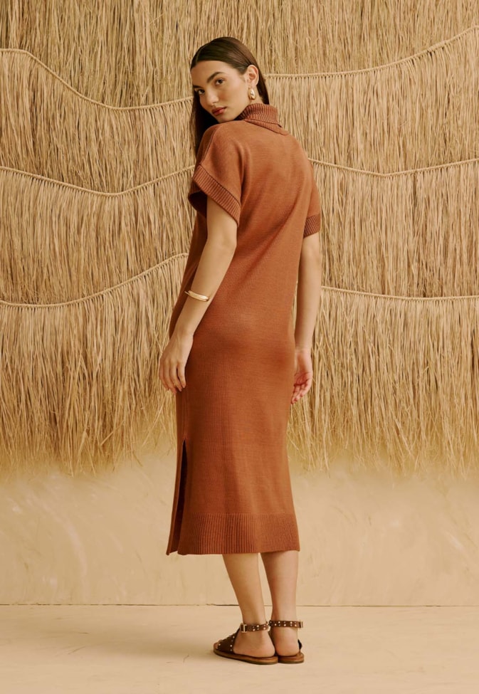 Vestido T-Shirt em Tricot com Gola Alta